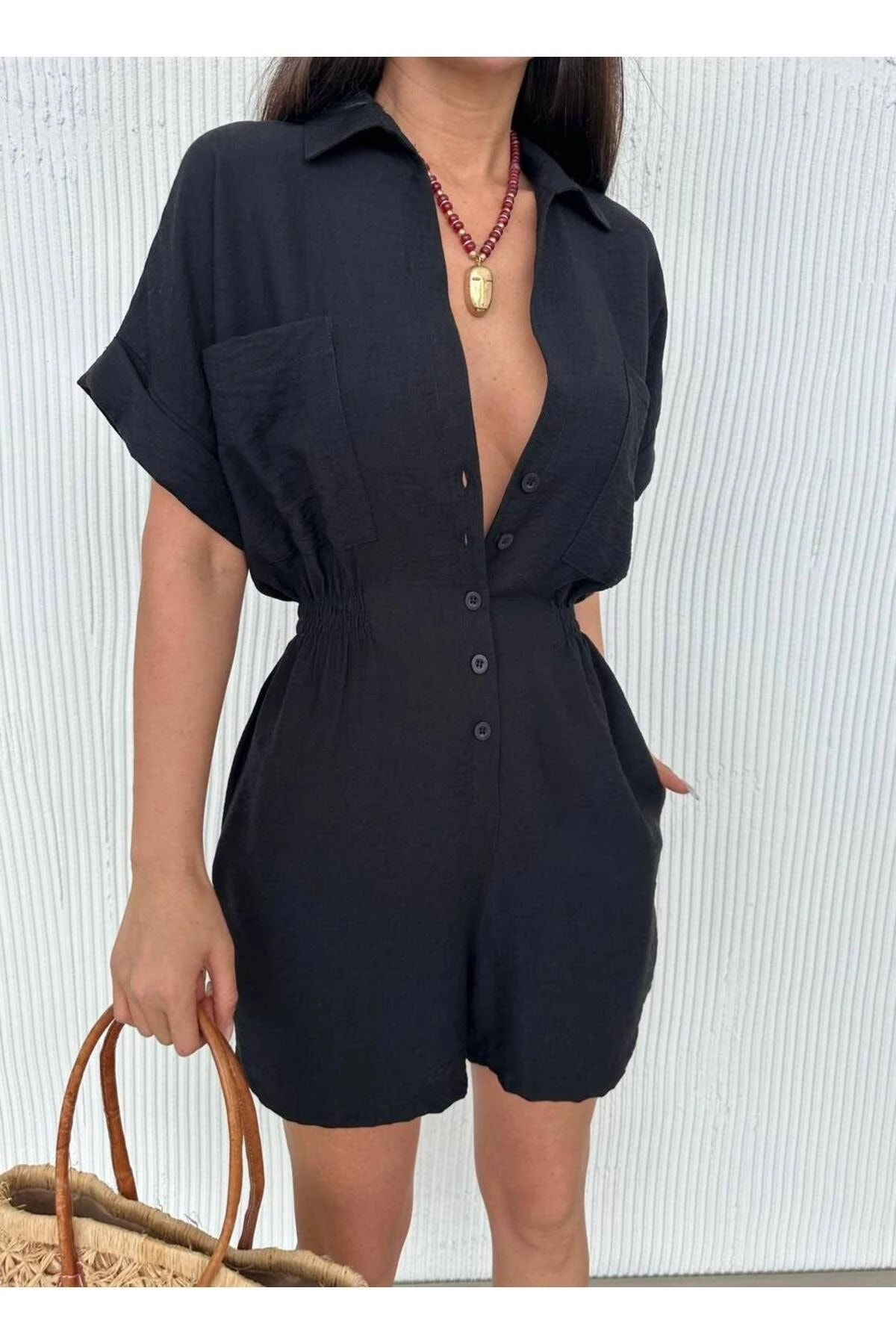 Kadın Bej Keten Düğmeli Büzgülü Kısa Şort Tulum