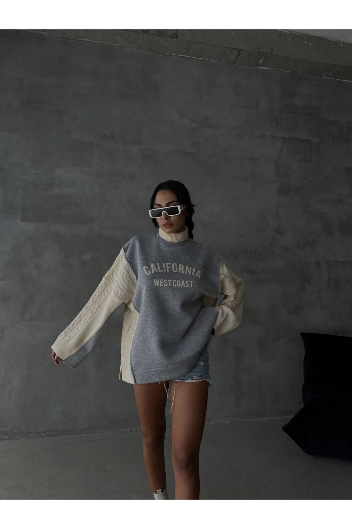 Kadın California Baskılı Yandan ve Koldan Ekru Kazak Detaylı Oversize Gri Sweatshirt