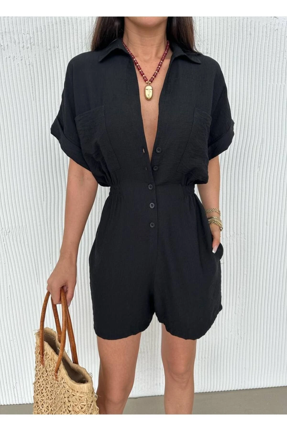 Kadın Bej Keten Düğmeli Büzgülü Kısa Şort Tulum