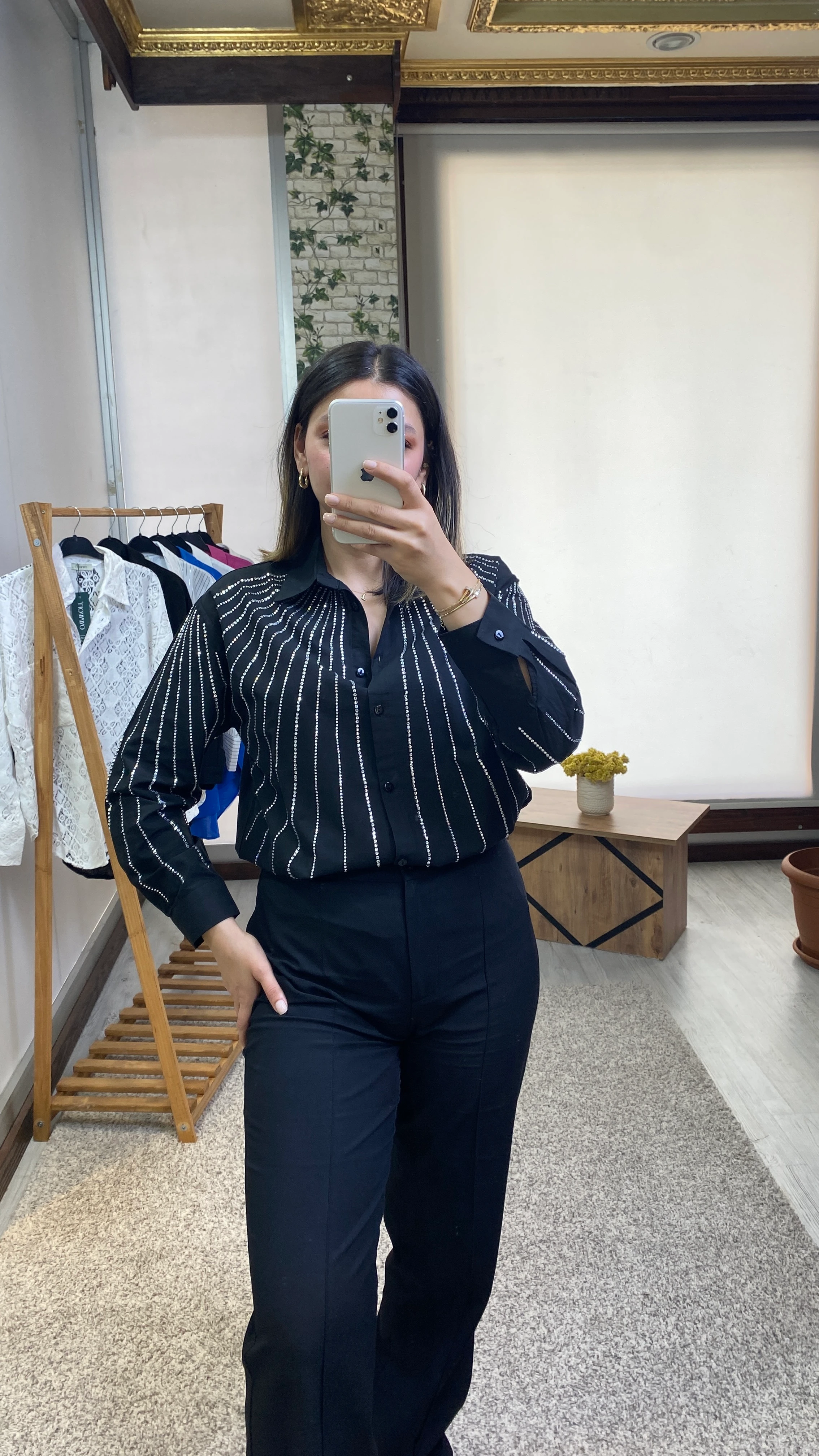 Kadın Siyah Taşlı Gömlek