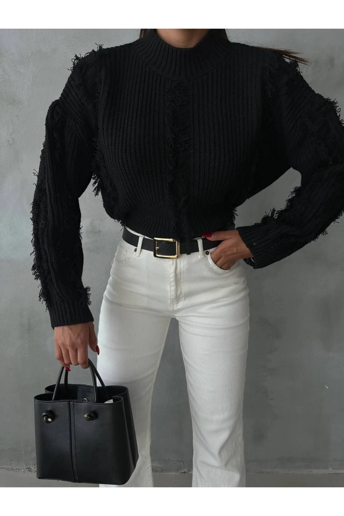 Kadın Yırtık Detaylı Yarım Boğazlı Oversize Triko Kazak