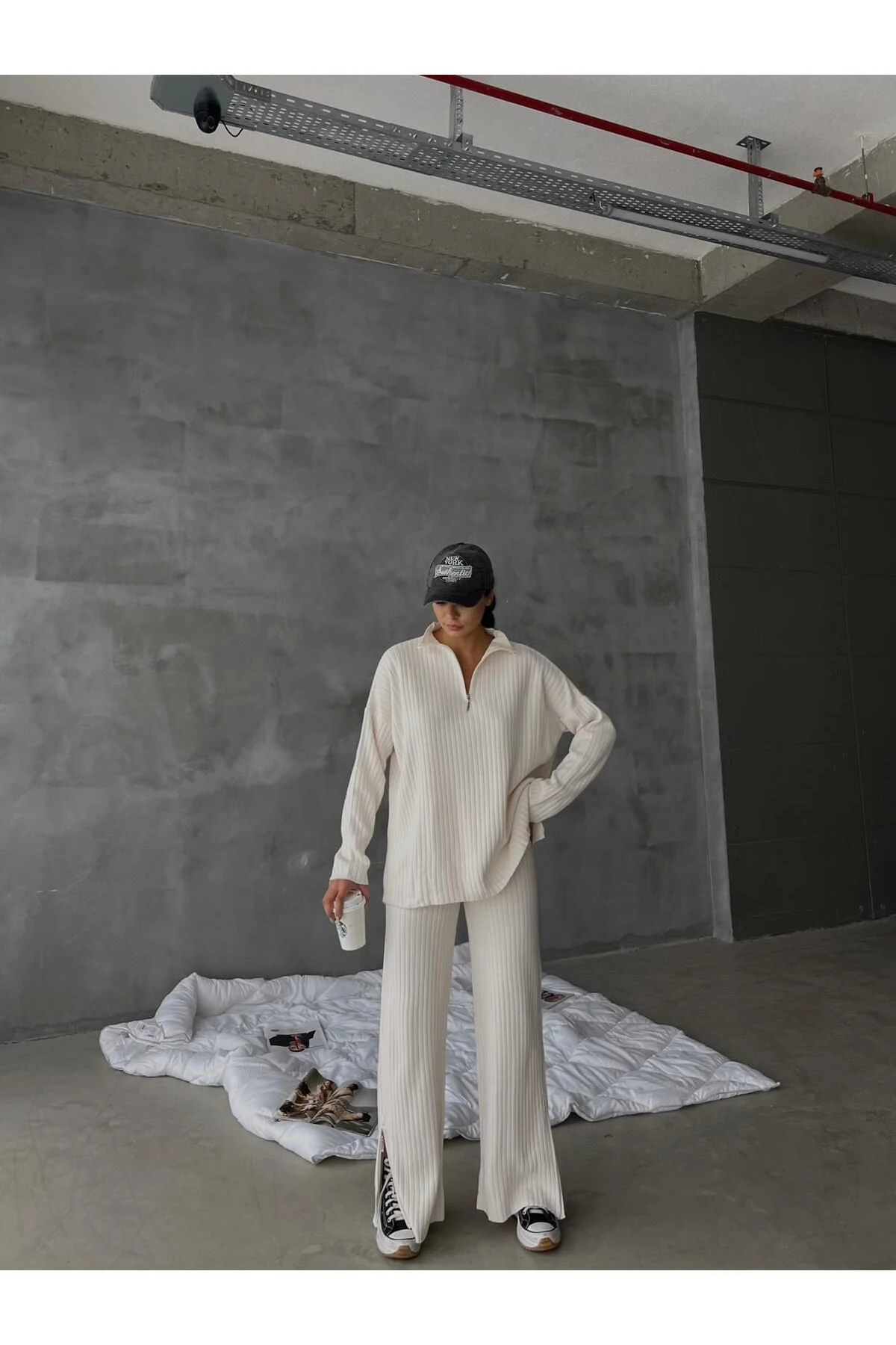 Kadın Fitilli Dik Yaka Fermuarlı Paçası Yırtmaçlı Yandan Fermuarlı Ekru Alt Üst Ikili Triko Takım