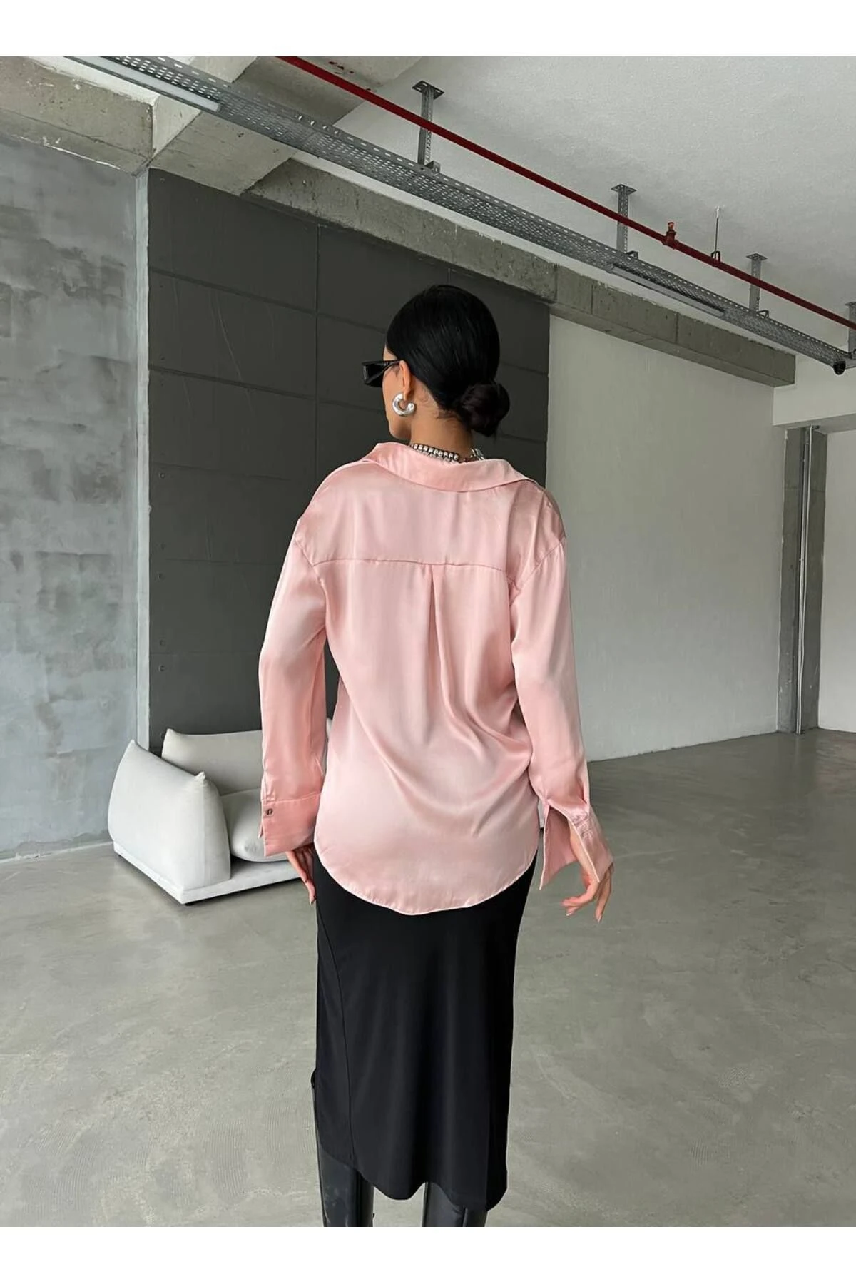 Kadın Bej Hafif Dökümlü Basic Saten Yüzeyli Gömlek