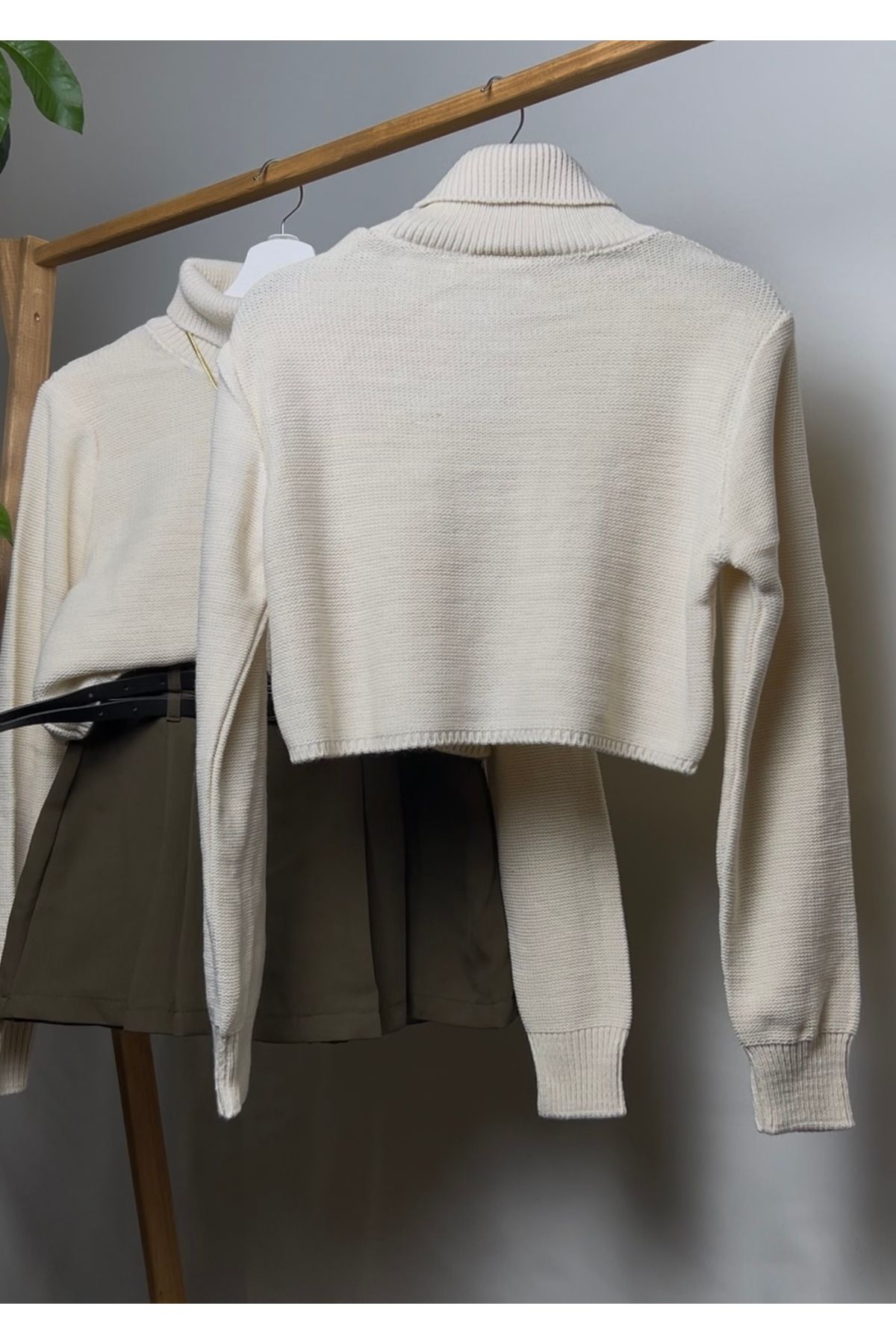 Kadın Ekru Önü Saç Örgü Detaylı Kısa Triko Kazak