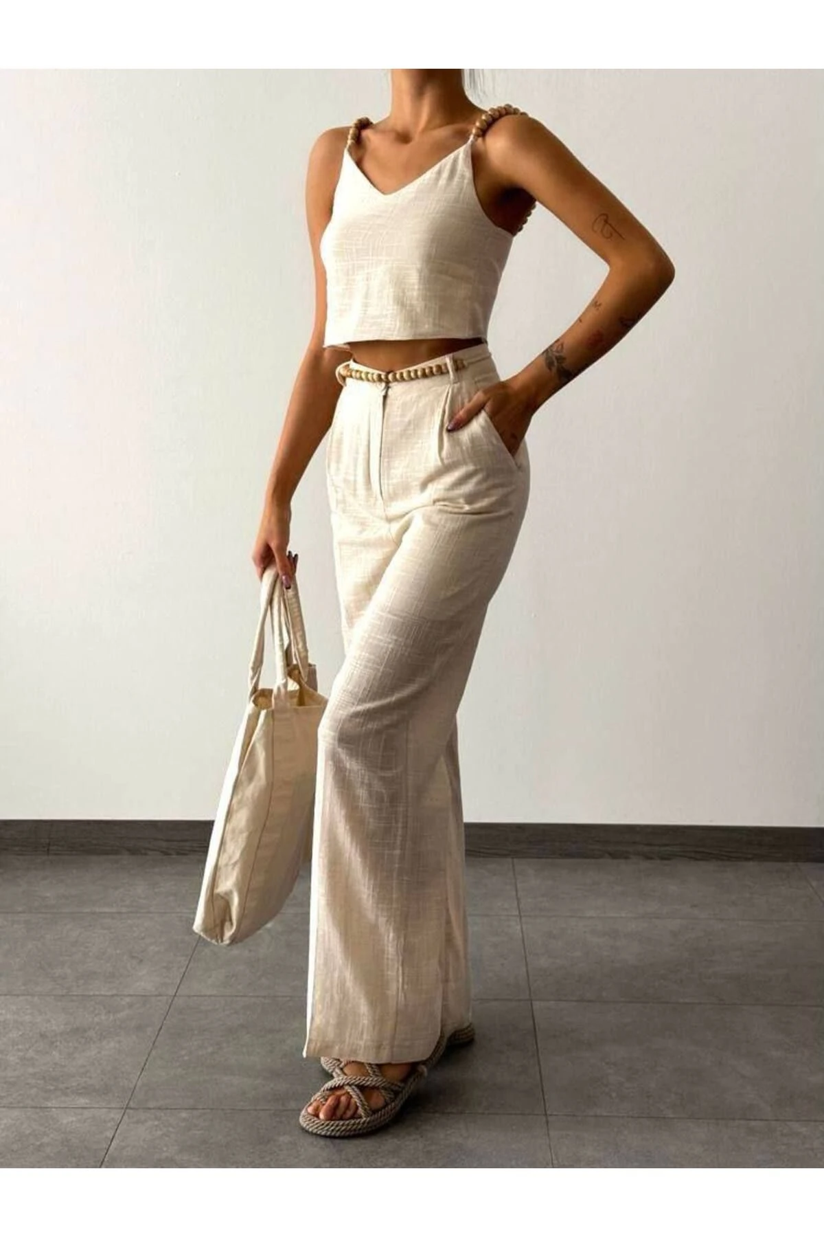 Kadın Bej Askıları Boncuk Detaylı Crop Pantolon İkili Keten Takım