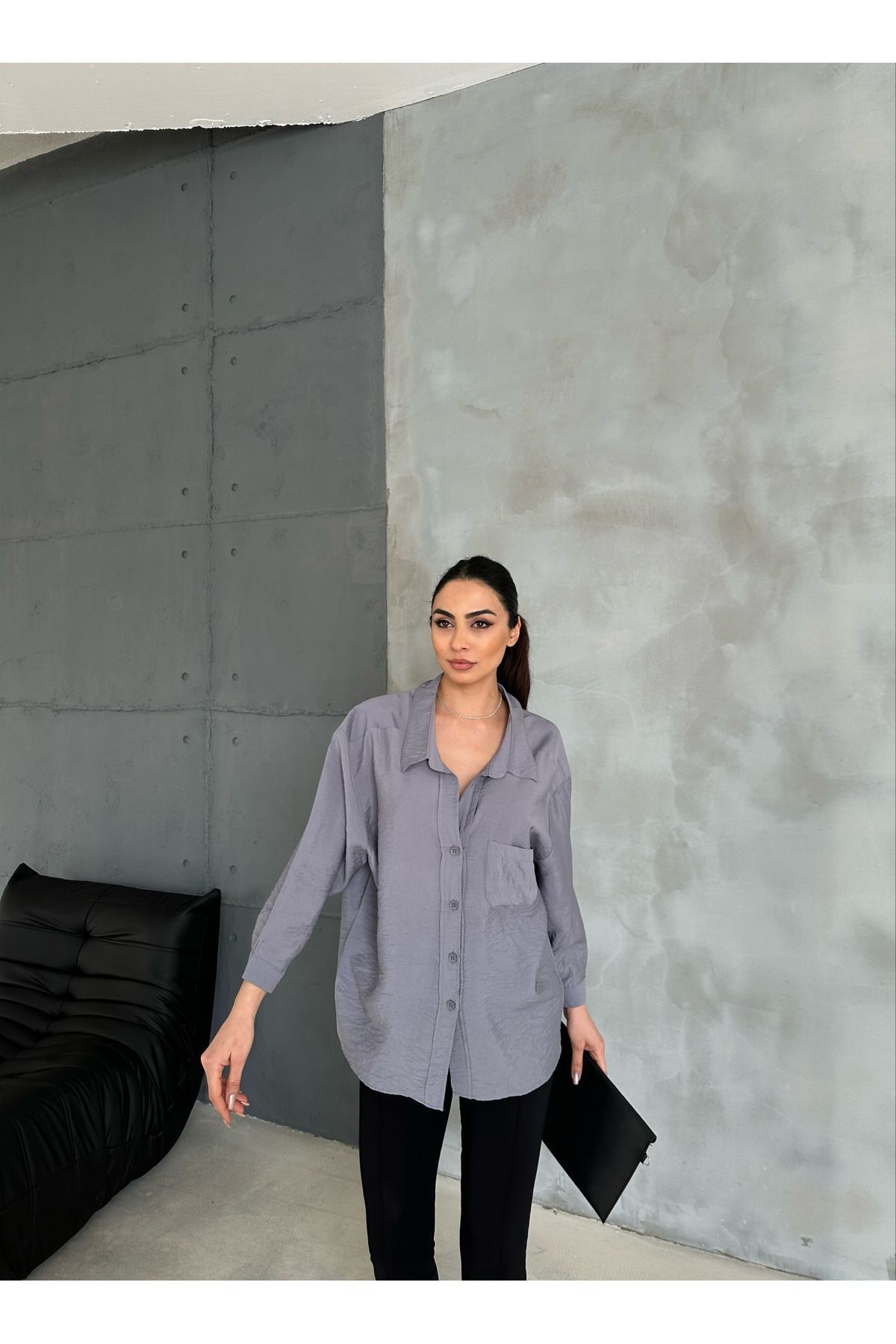 Kadın Gri Cepli Oversize Dokulu Salaş Keten Gömlek