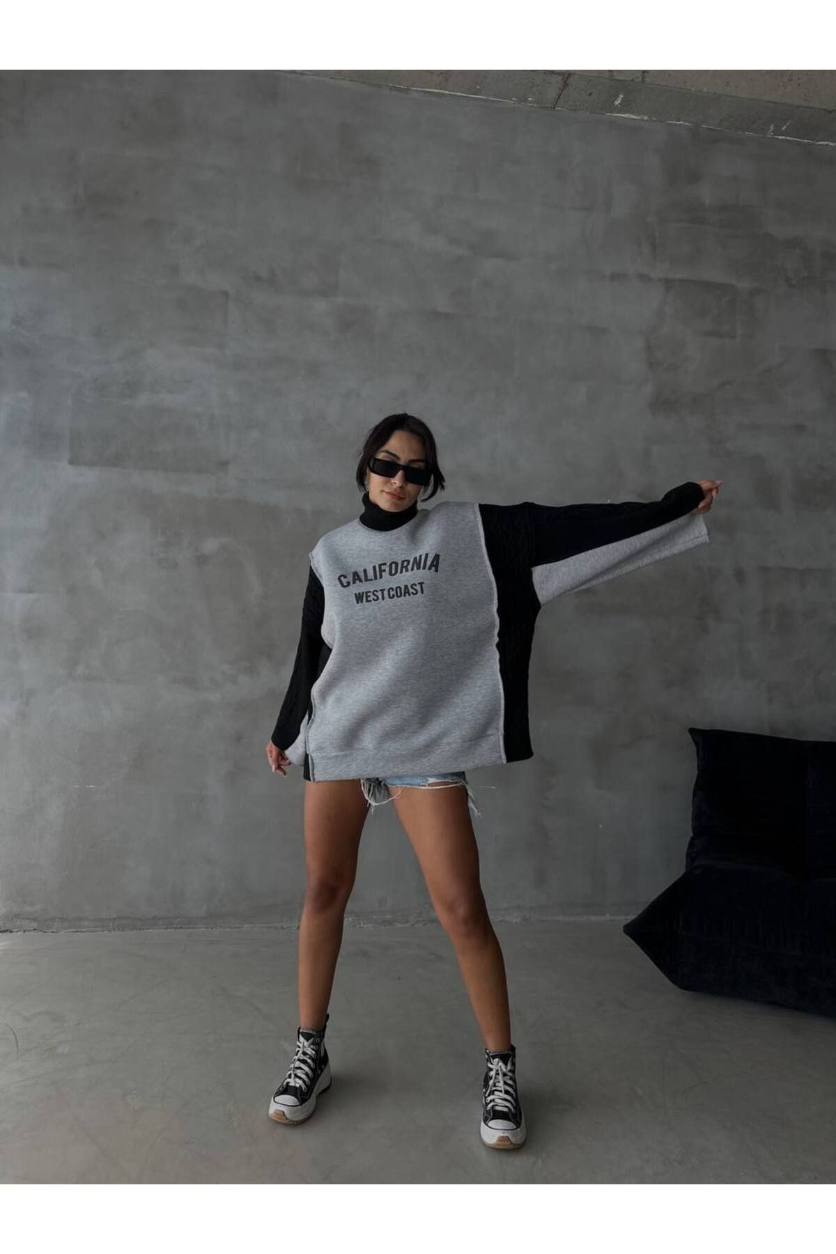 Kadın California Baskılı Yandan ve Koldan Siyah Kazak Detaylı Oversize Gri Sweatshirt