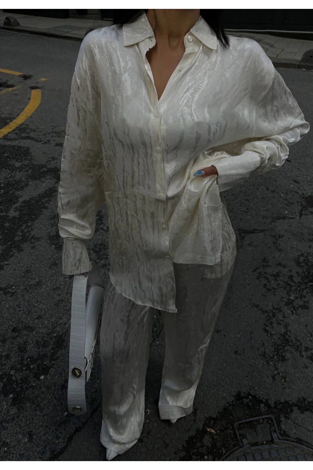 Kadın Beyaz Jakarlı Pantolon Gömlek İkili Saten Takım