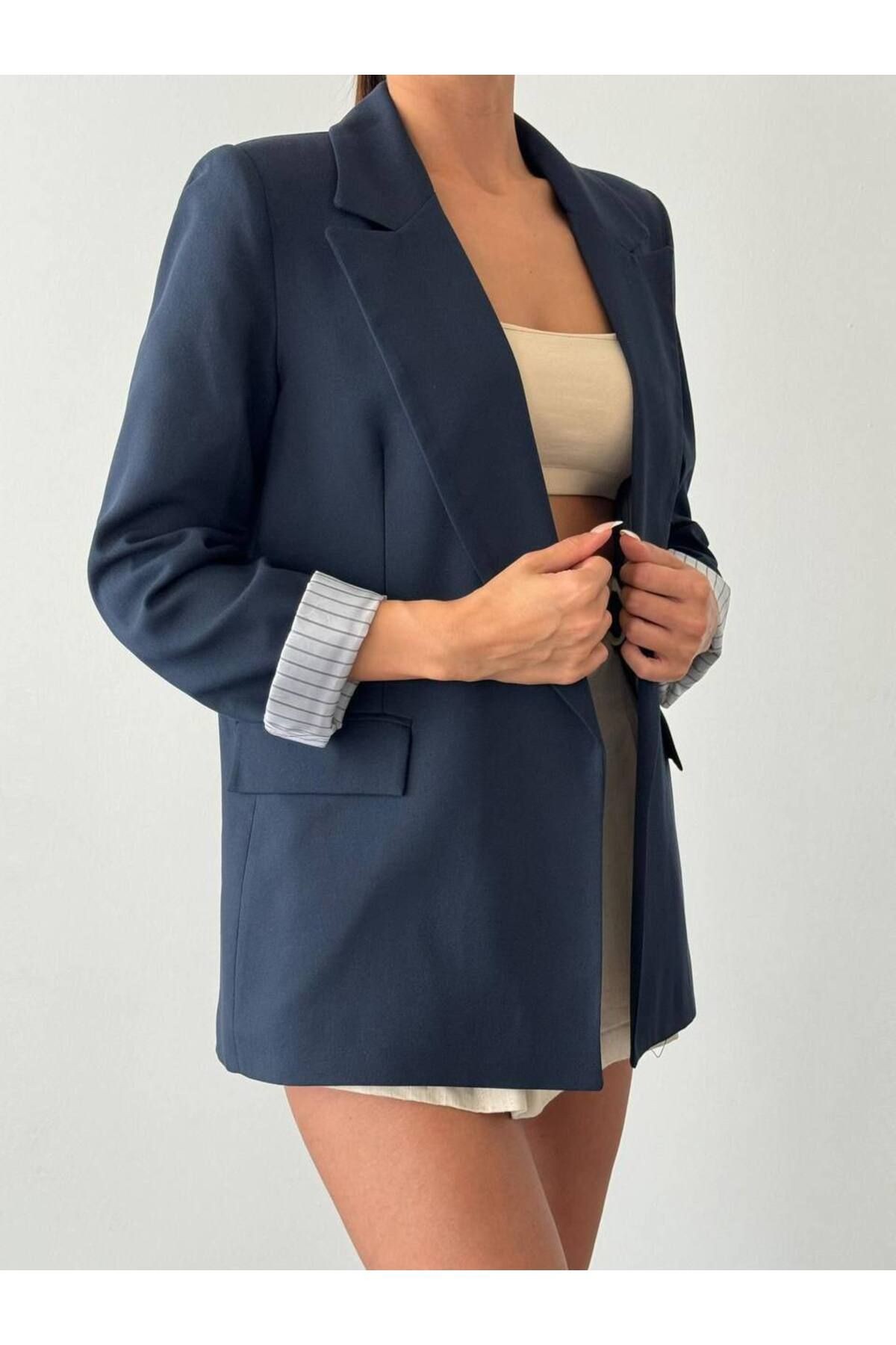 Kadın Lacivert Cep Detaylı Kolları Katlamalı Astarlı Blazer Ceket