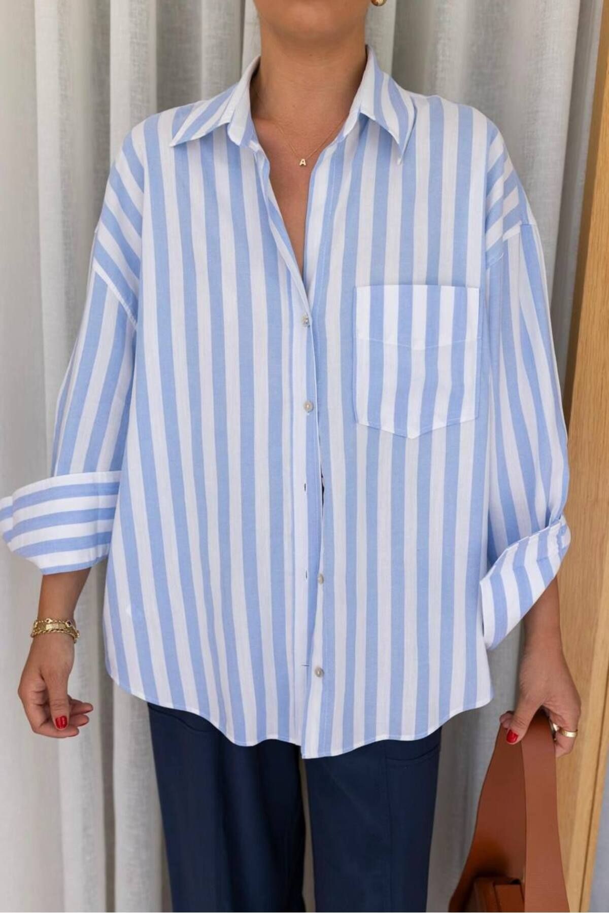 Kadın Mavi Beyaz Çizgili Oversize Cepli %100 Pamuk Gömlek