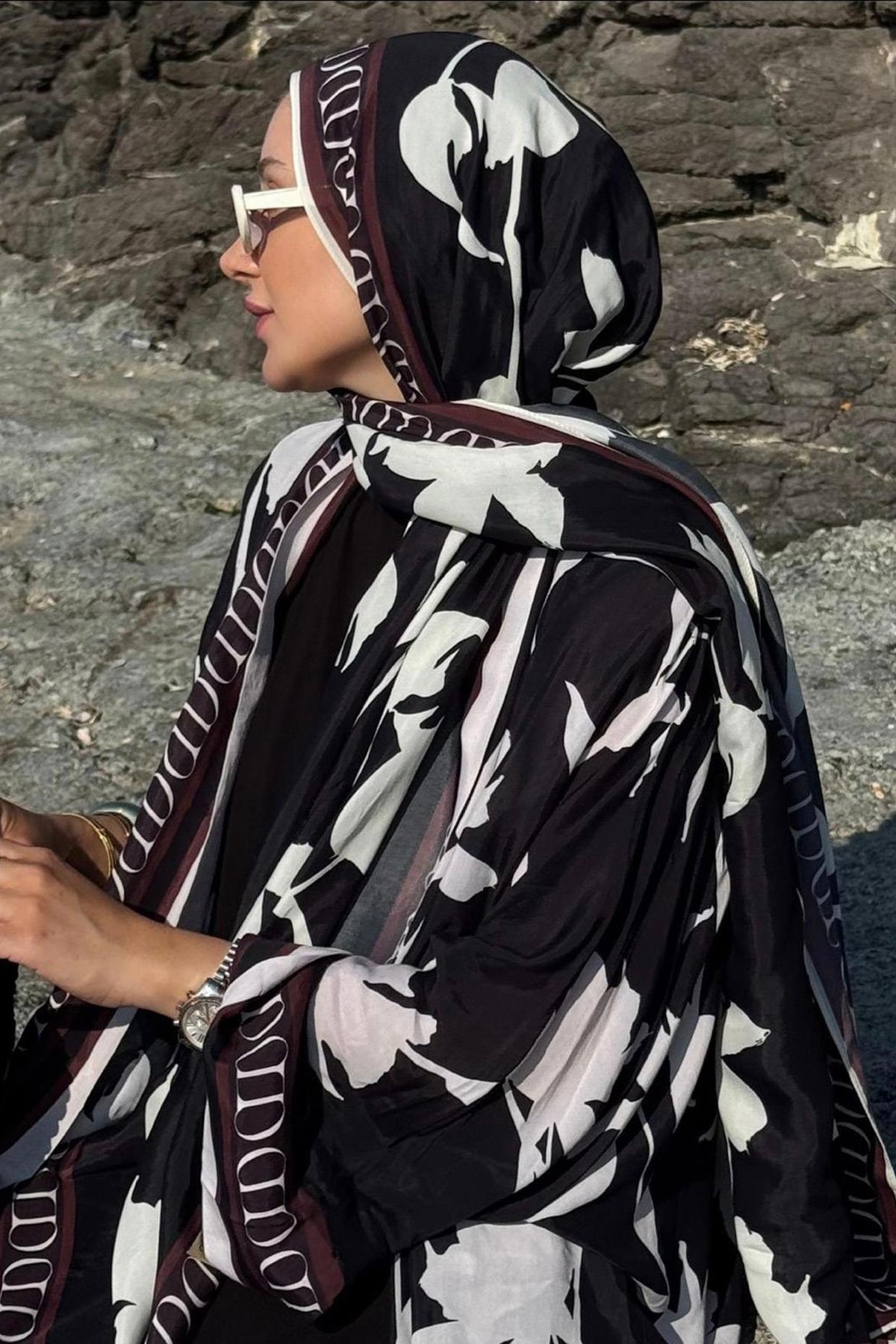 Floş İpek Şal Siyah Çiçekli