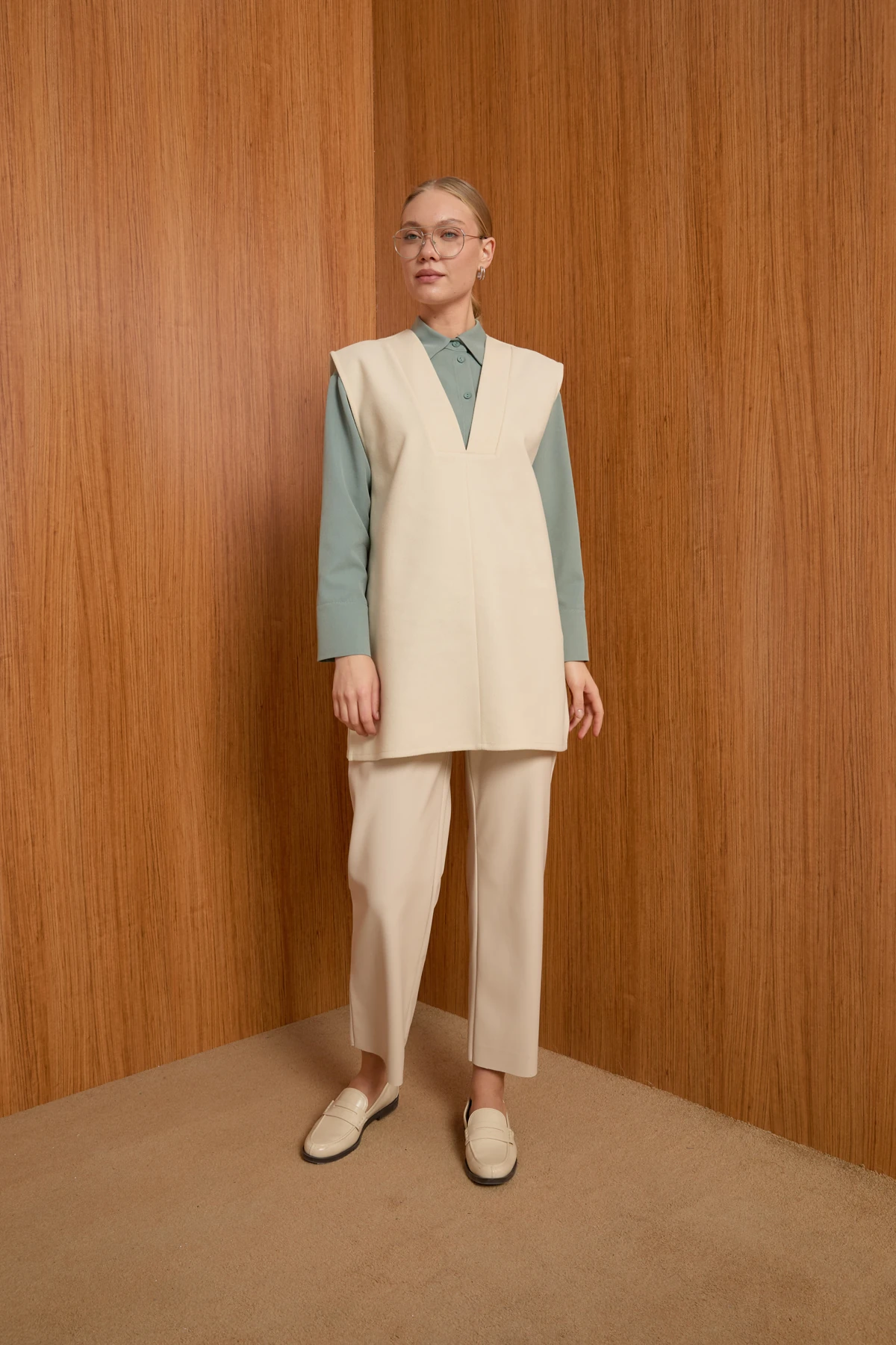 V Yaka Kaşe Süveter - Krem