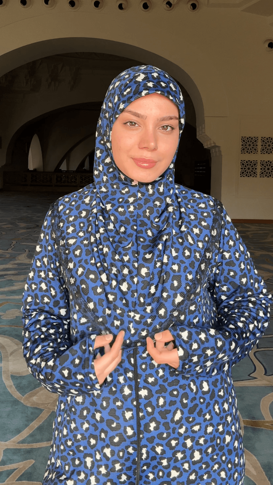 Hira Fermuarlı Hazır Şallı Helen Kumaş Namaz Elbisesi - Mavi Leopar