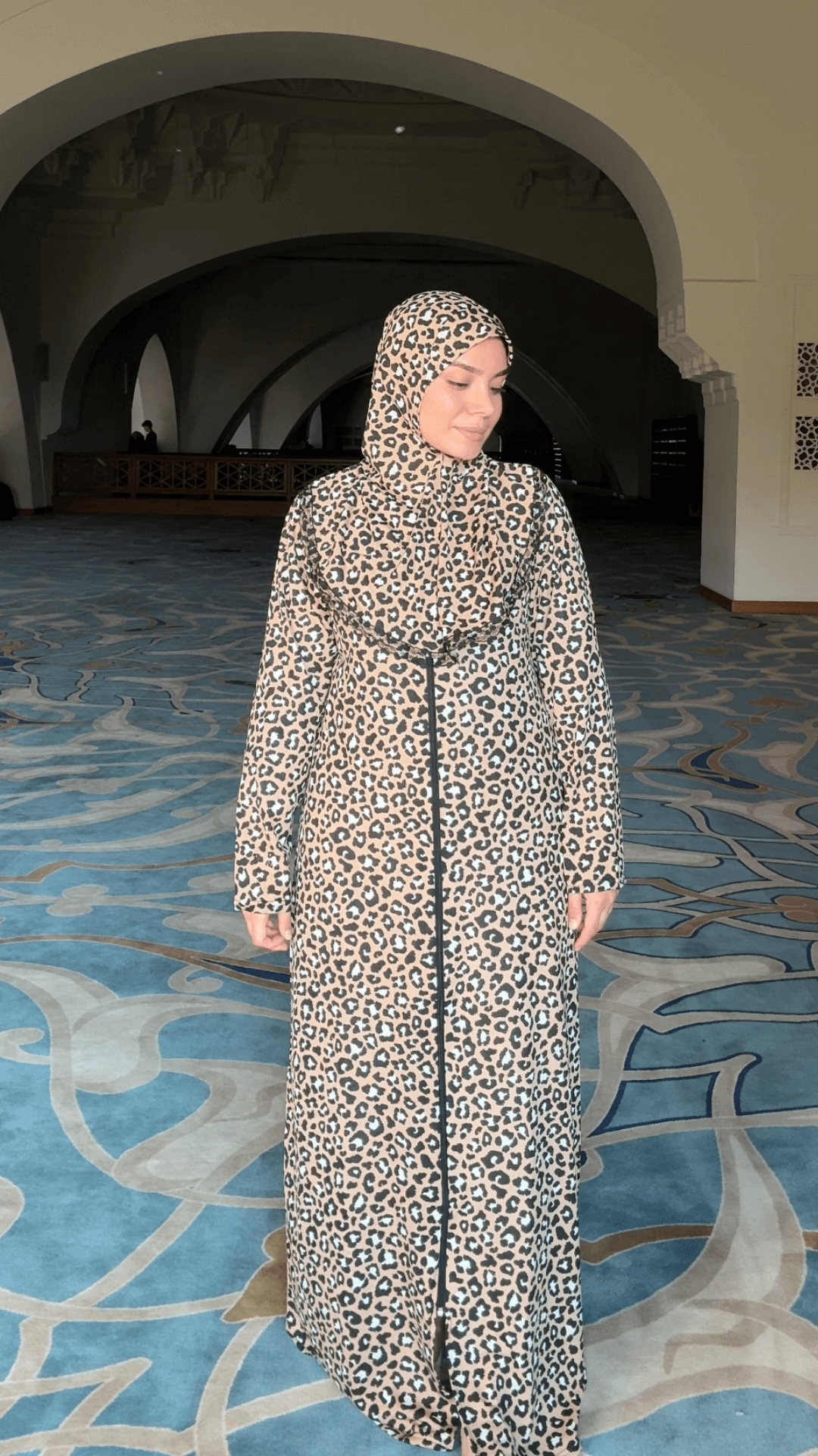 Hira Fermuarlı Hazır Şallı Helen Kumaş Namaz Elbisesi - Kahve Leopar