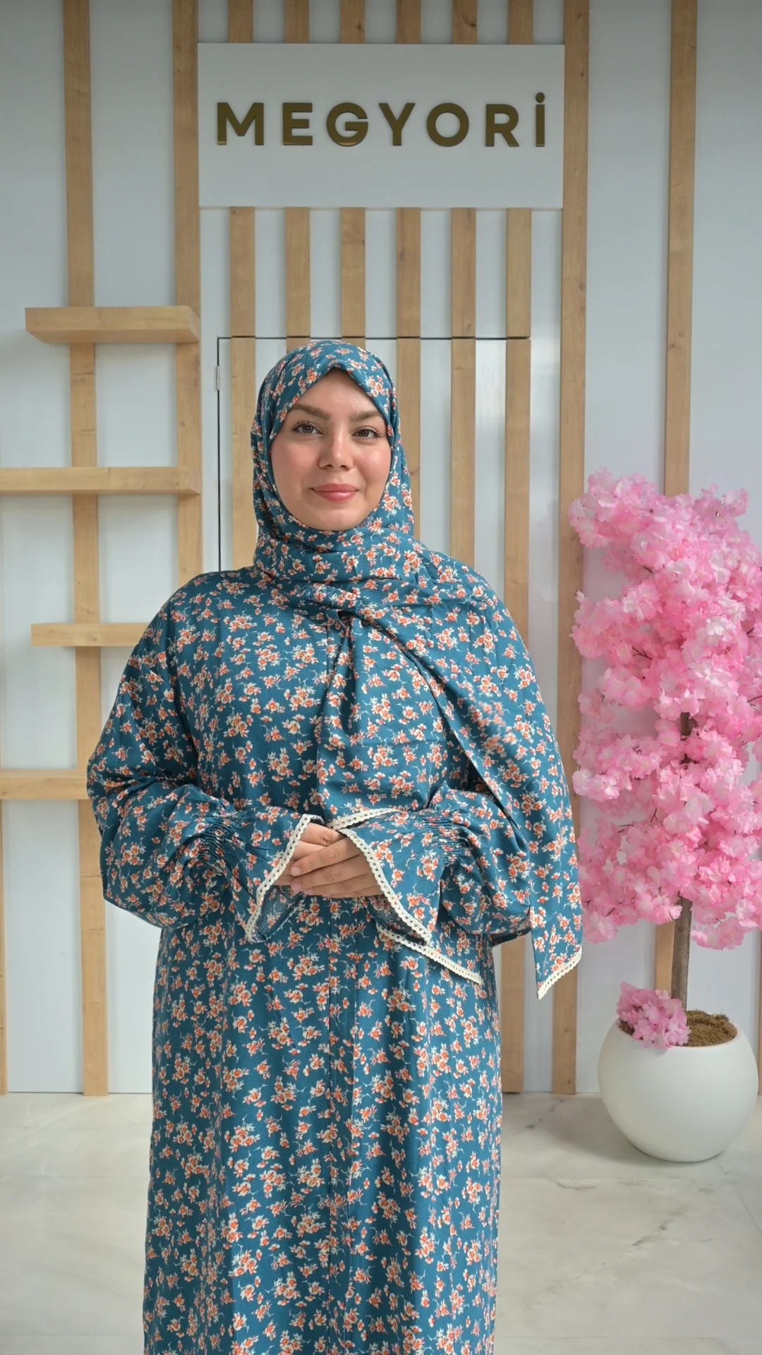cotton prayer dress Gülbahar 100% with Zip and Integrated Hijab – Coral Solenya – Striped Linen-Look Color:Forest Night* COLOR_BURGUNDY One piece prayer 140cm (approximately)