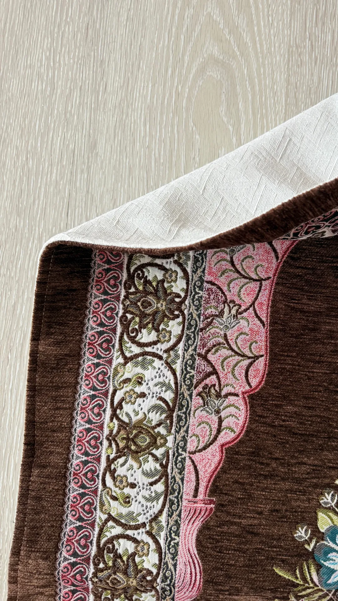 Gül Şönil Seccade - Kahverengi