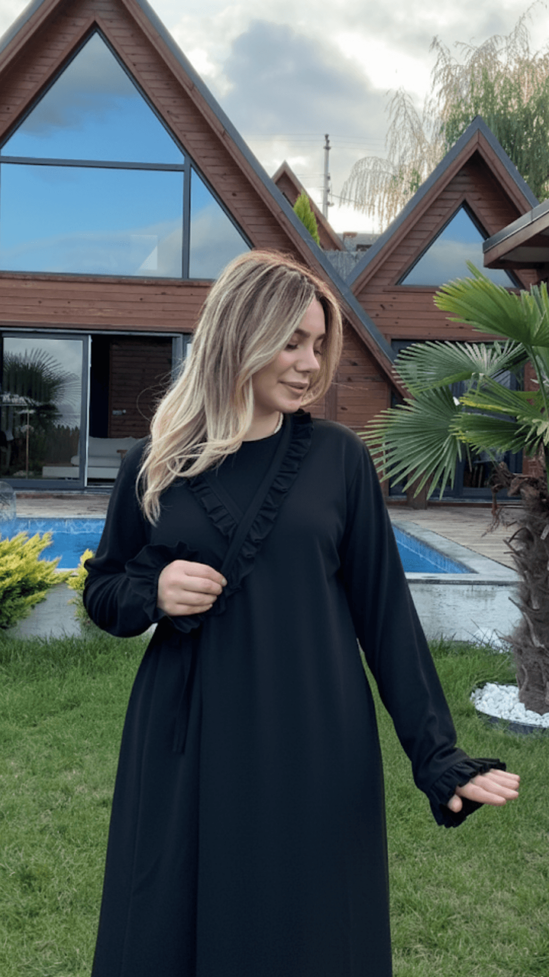 Prenses Fırfırlı Yandan Bağlamalı Namaz Elbisesi Siyah renk