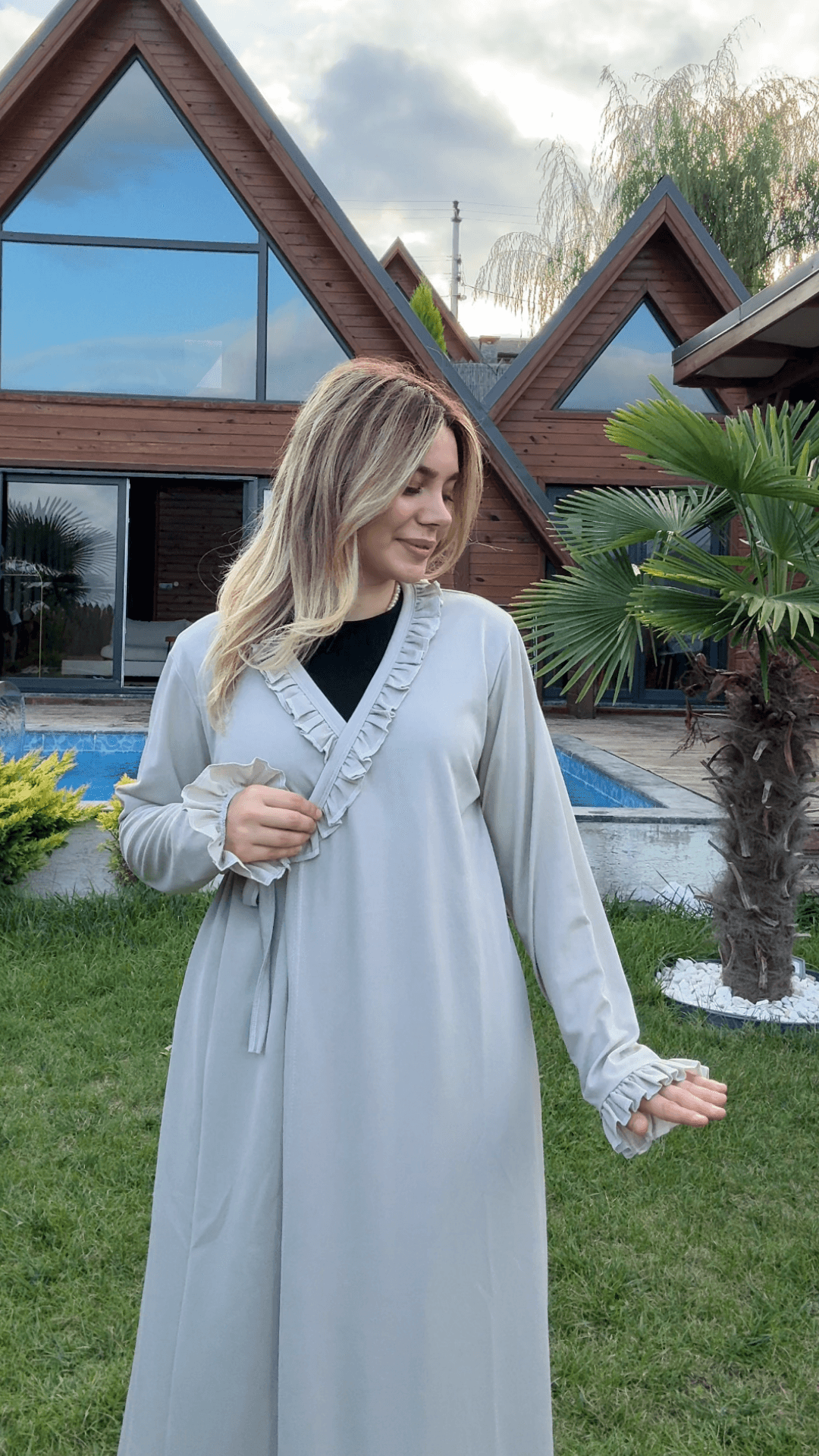 Prenses Fırfırlı Yandan Bağlamalı Namaz Elbisesi Bej renk