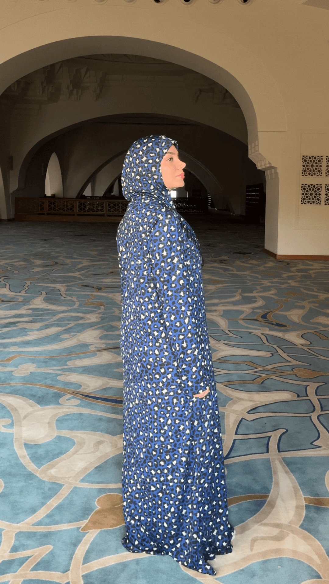 Hira Fermuarlı Hazır Şallı Helen Kumaş Namaz Elbisesi - Mavi Leopar