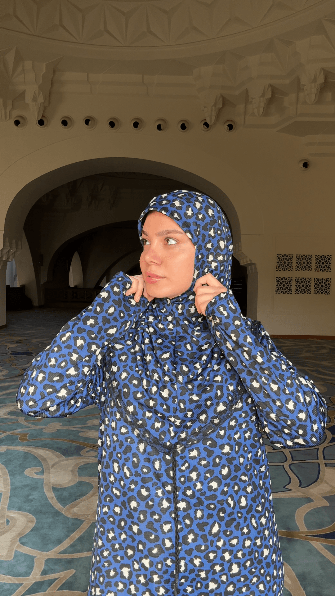 Hira Fermuarlı Hazır Şallı Helen Kumaş Namaz Elbisesi - Mavi Leopar