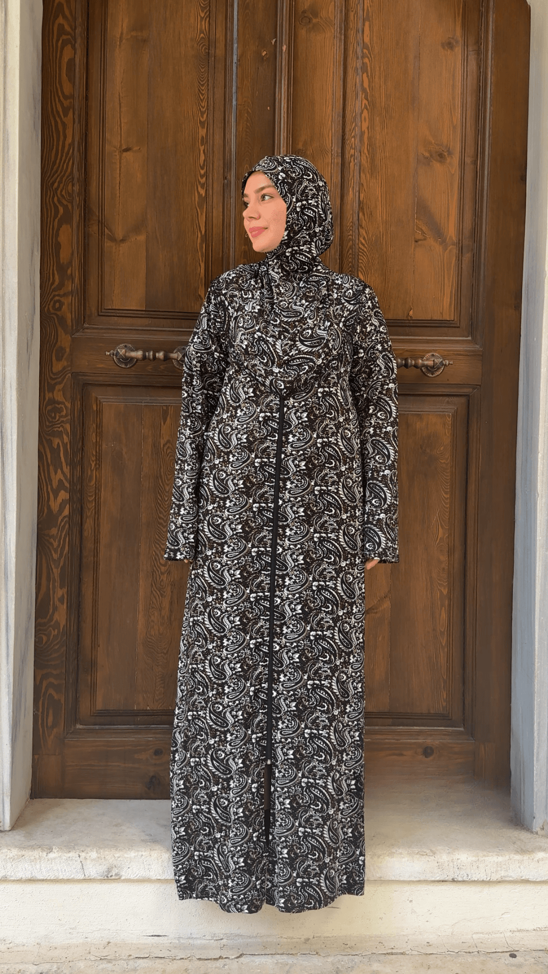 Desenli Refah Fermuarlı Hazır Şallı Pamuklu Penye Namaz Elbisesi  - Koyu Renk Etnik Desen