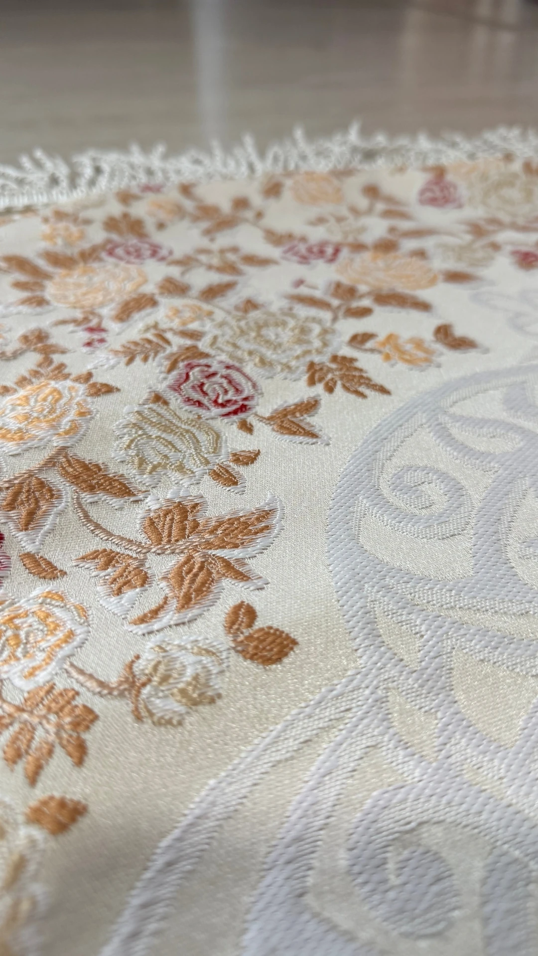 Mihraplı Çiçek Desenli Çeyizlik Saten Seccade