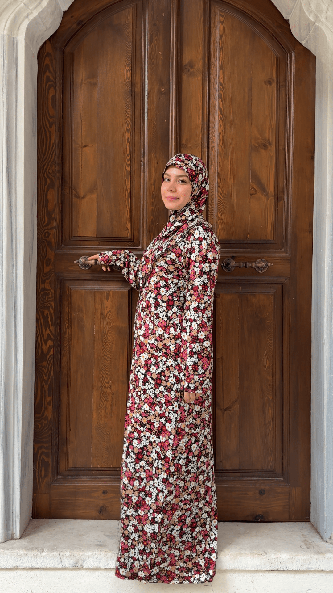 Desenli Refah Fermuarlı Hazır Şallı Pamuklu Penye Namaz Elbisesi  - Kırmızı Bahar