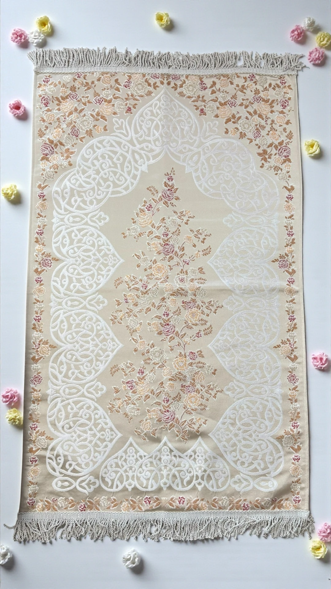 Mihraplı Çiçek Desenli Çeyizlik Saten Seccade - Bej