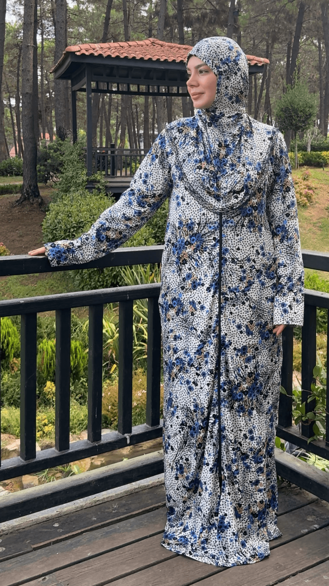 Desenli Refah Fermuarlı Hazır Şallı Pamuklu Penye Namaz Elbisesi  - Mavi Kır Çiçeği