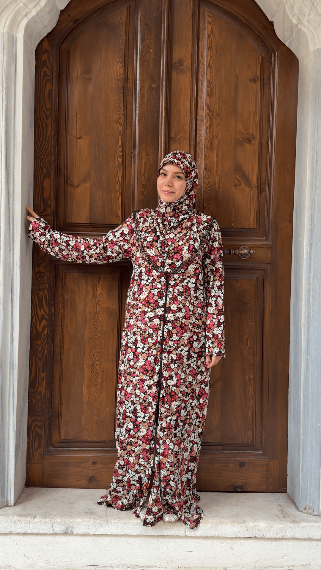 Desenli Refah Fermuarlı Hazır Şallı Pamuklu Penye Namaz Elbisesi  - Kırmızı Bahar