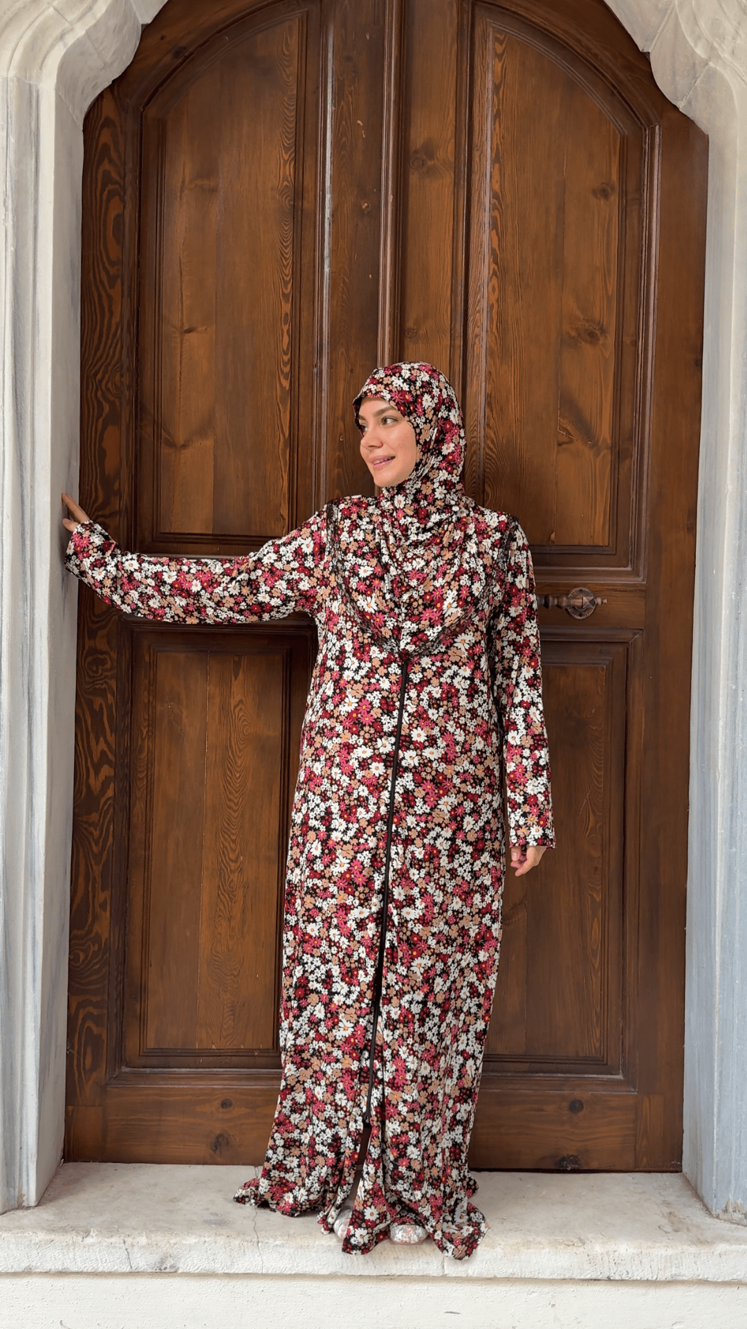 Desenli Refah Fermuarlı Hazır Şallı Pamuklu Penye Namaz Elbisesi  - Kırmızı Bahar