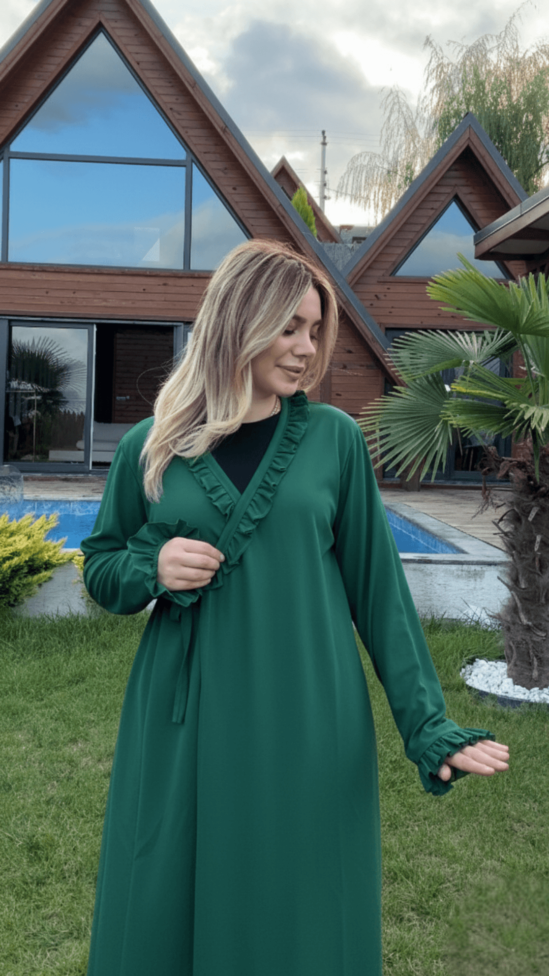 Prenses Fırfırlı Yandan Bağlamalı Namaz Elbisesi Zümrüt Yeşili renk