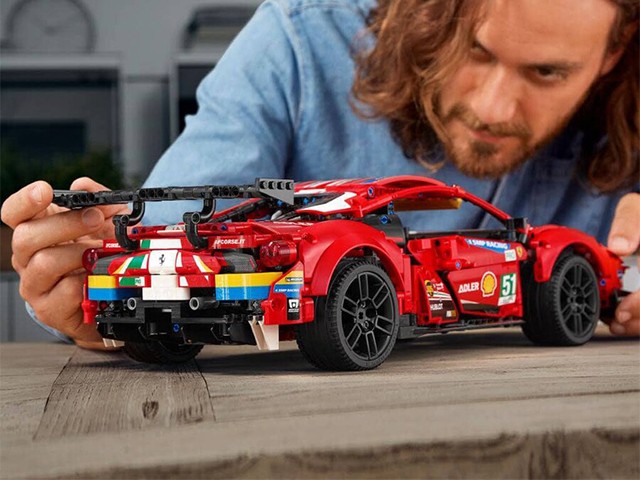 42125 Technic Ferrari 488 GTE AF Corse #51