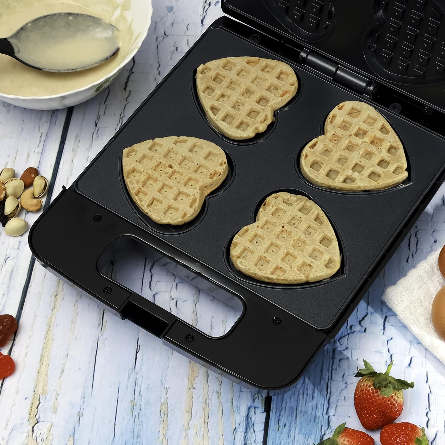 Heart Waffle Makinesi, 4 Dilim Kapasiteli, Yapışmaz Pişirme Plakası, Aşırı Isınma Koruması