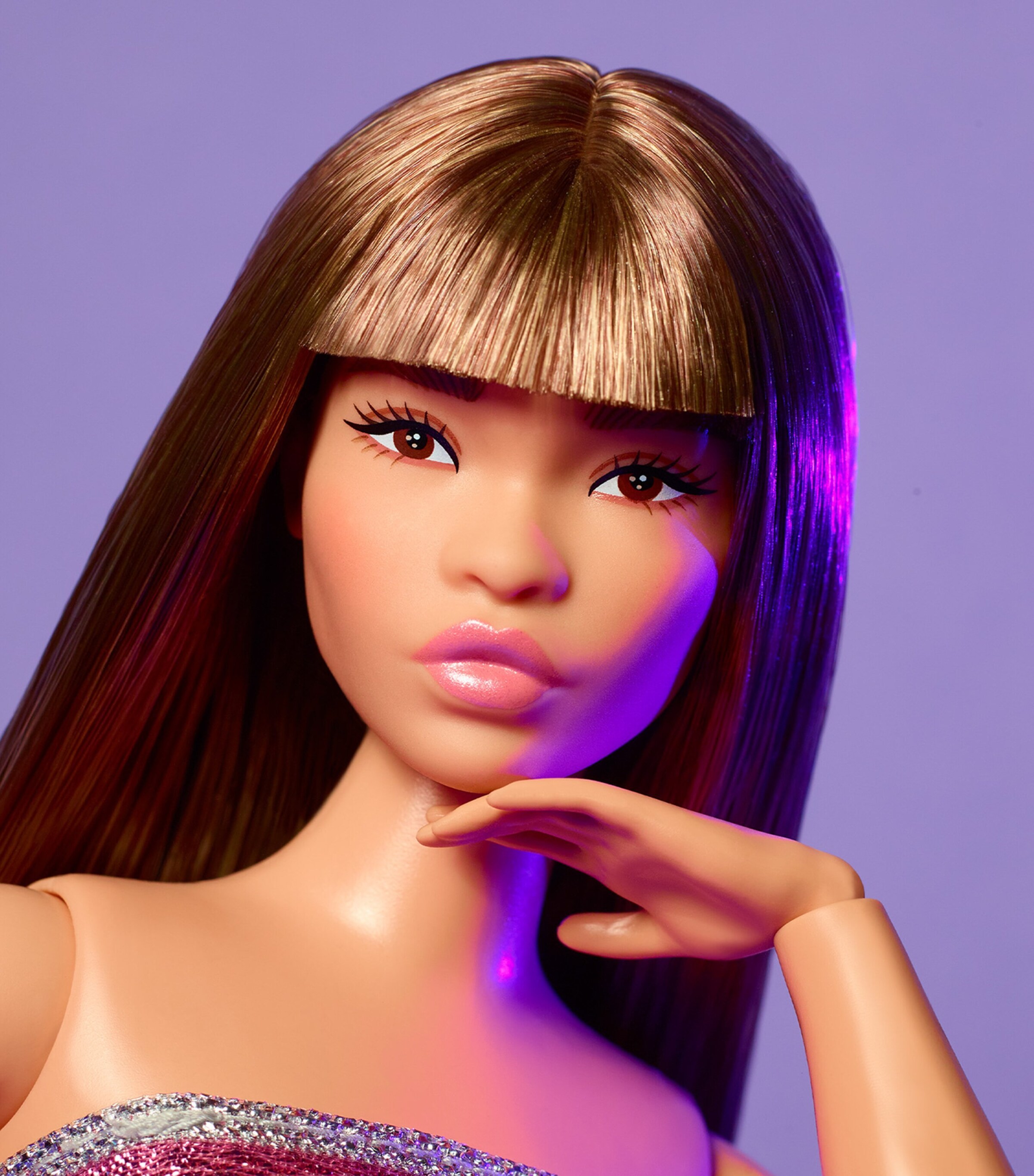 Looks No. 24 Barbie Bebek, 90'lar Modasından İlham Alan Şık Tasarım