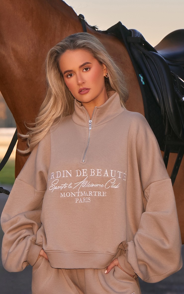 Logo İşlemeli Yarım Fermuarlı Sweatshirt, Konfor ve Şıklık