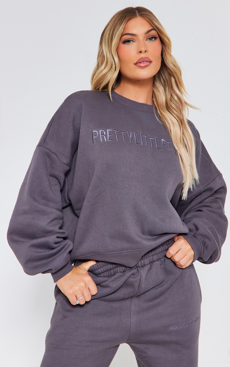 Kömür Rengi İşlemeli Sweatshirt, Trendleri Yakalayın