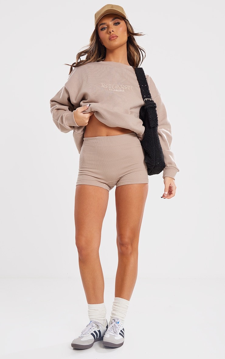 Taupe Miami İşlemeli Sweatshirt, Zahmetsiz Şıklık