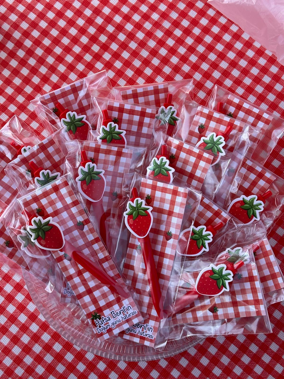 Çilek Figürlü Kalem