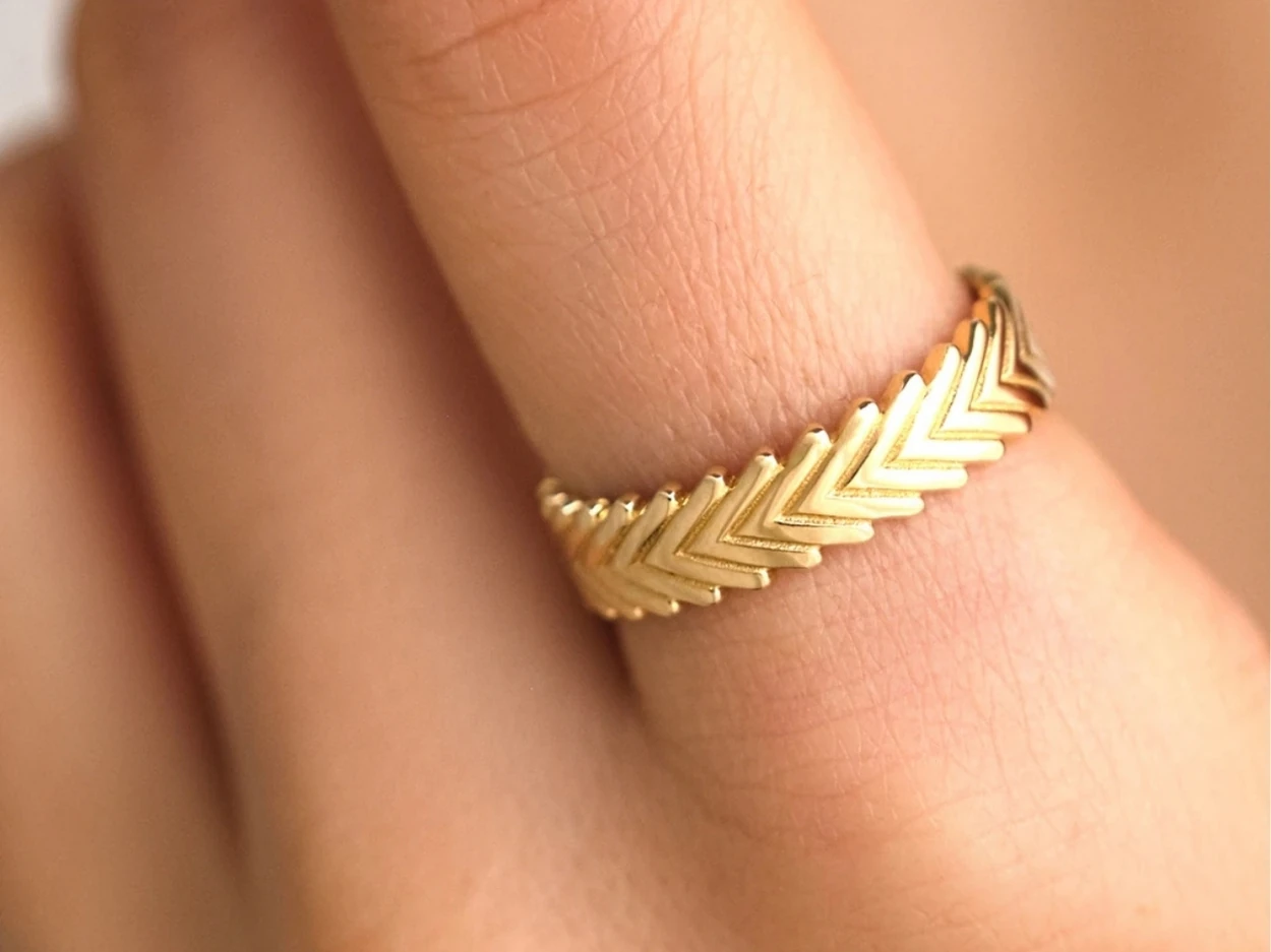 14 Ayar Altın V Dizilim Yüzük