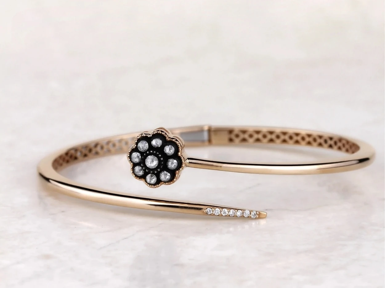 0,20 Karat Altın Elmas Kelepçe Bilezik