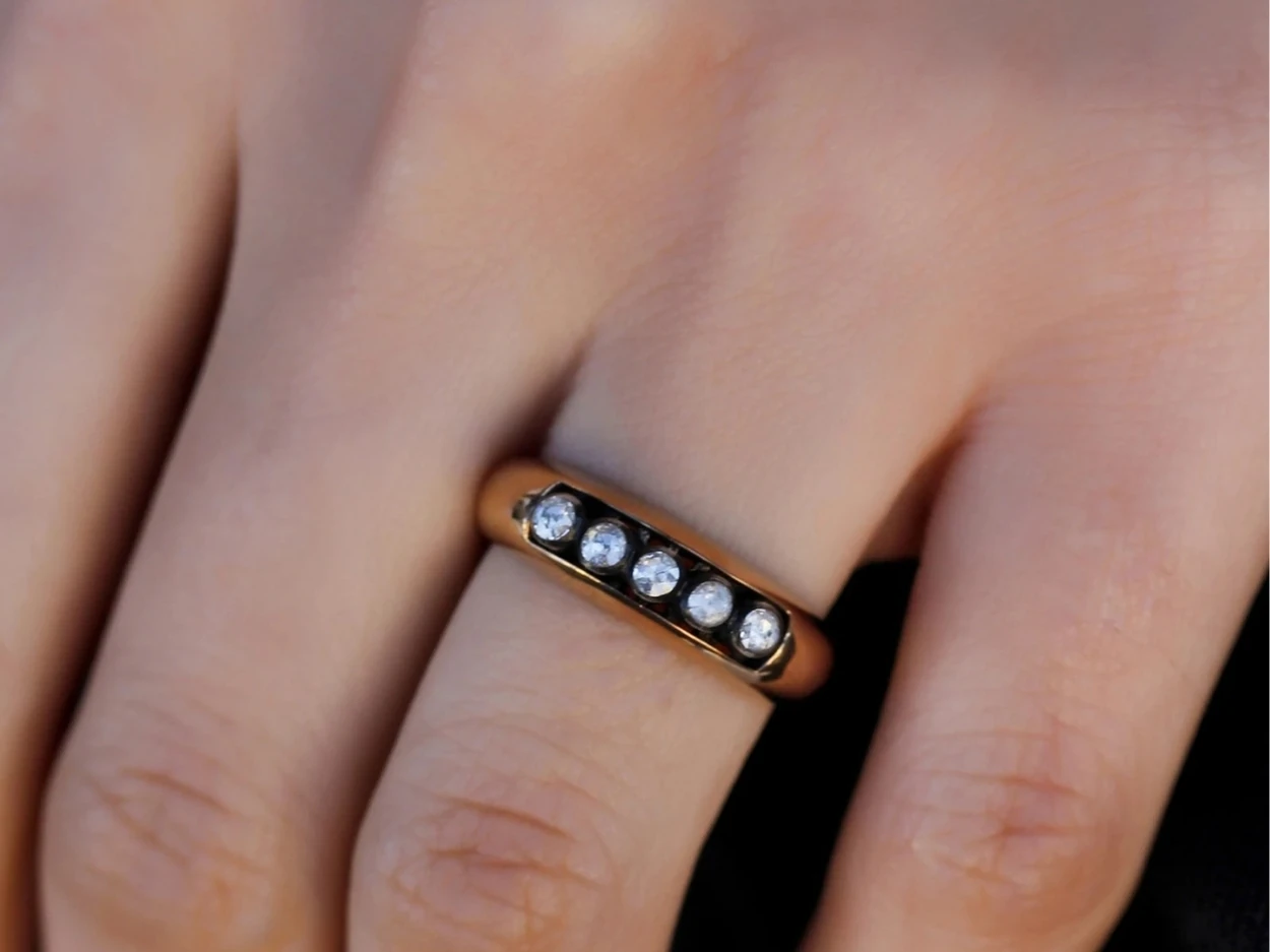 0,18 Karat Altın Elmas Beştaş Yüzük