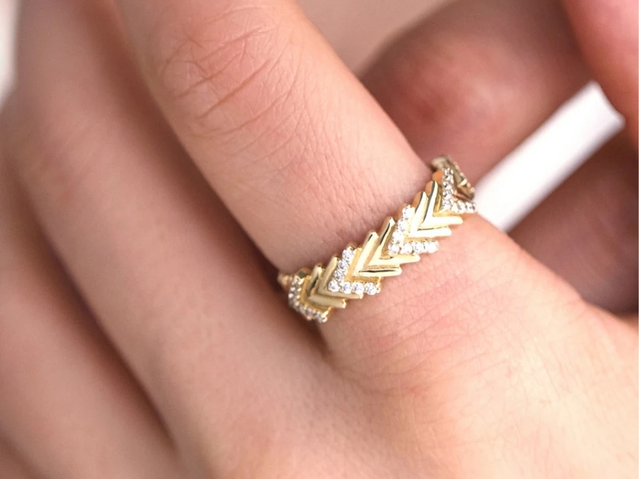 14 Ayar Altın Taşlı Balık Sırtı Yüzük