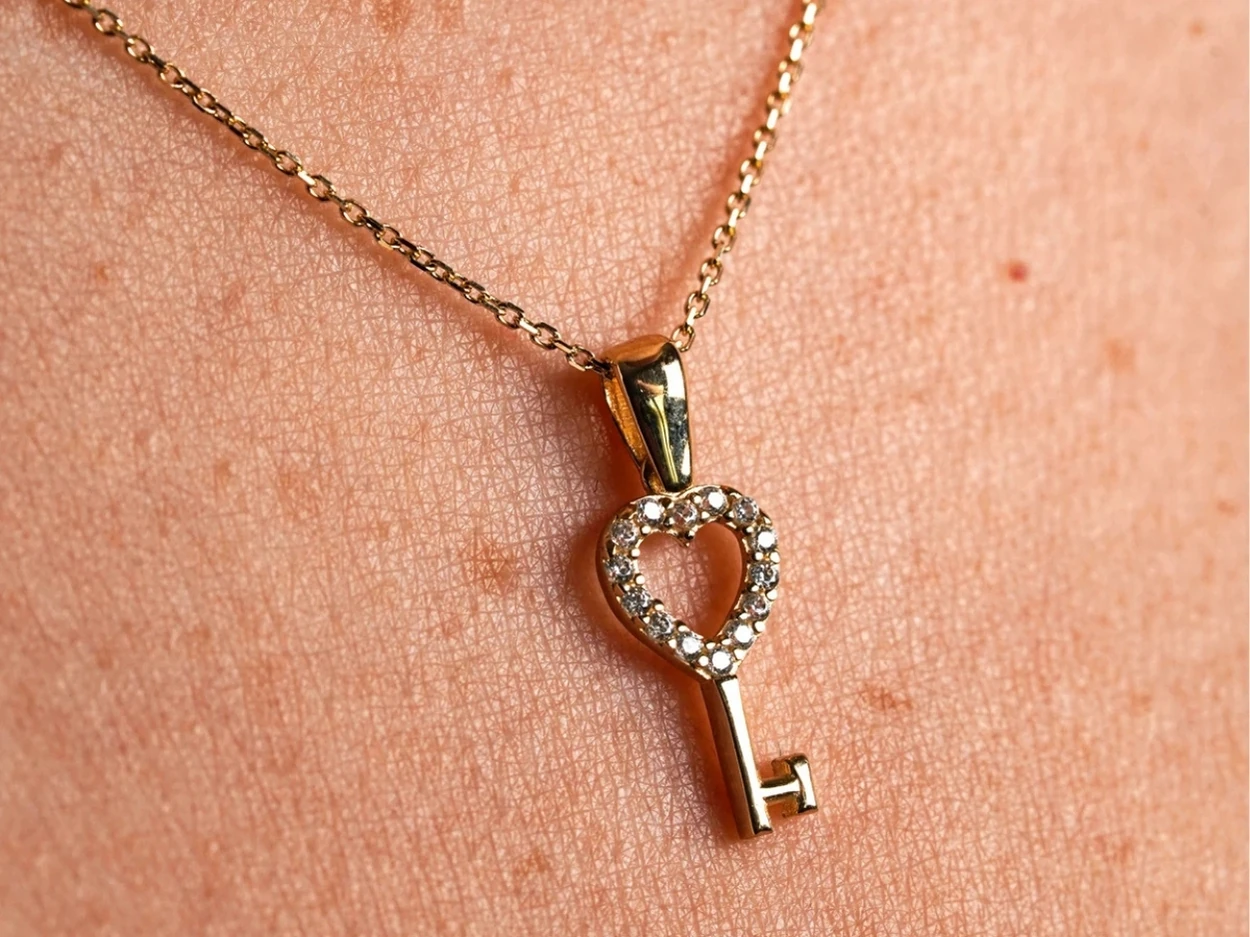 14 Ayar Altın Kalpli Anahtar Kolye