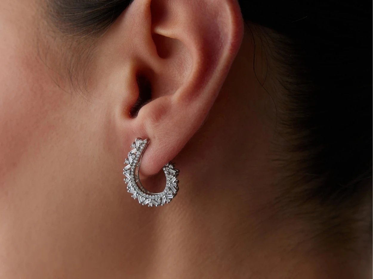 0,84 Karat Baget Pırlanta Küpe