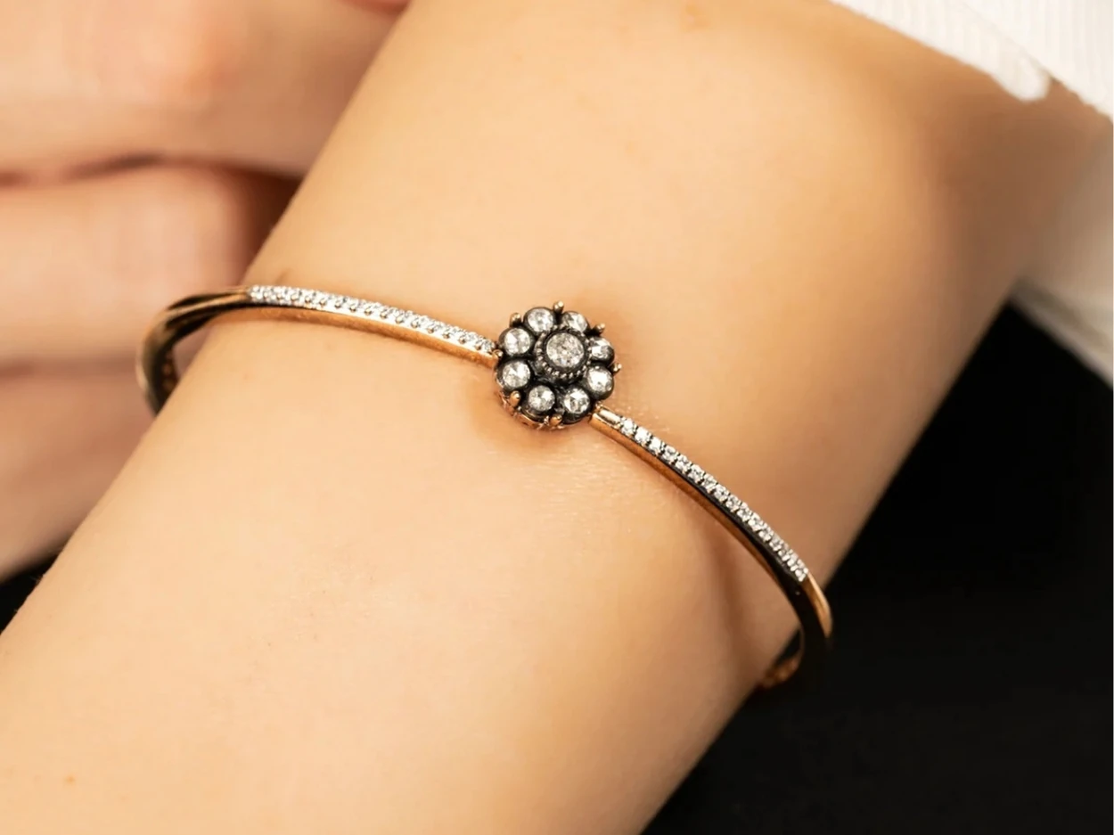 0,39 Karat Altın Elmas Kelepce