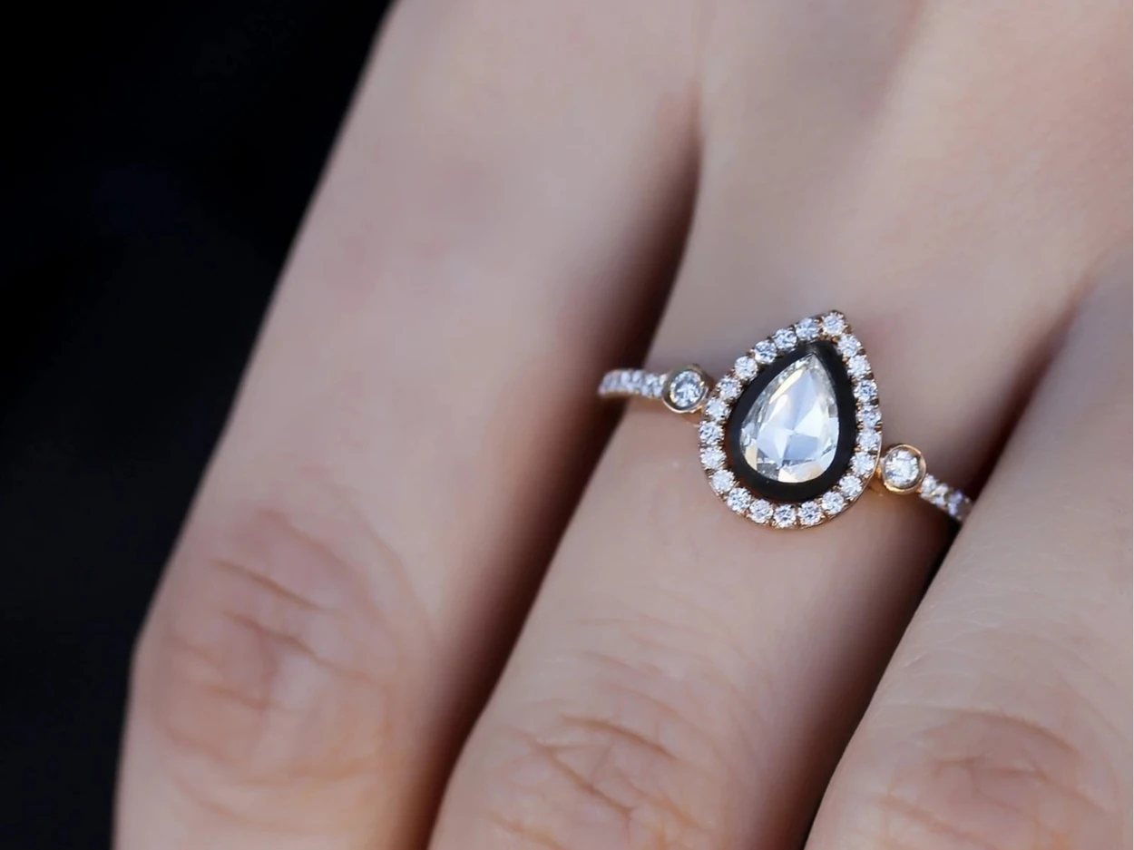 0,56 Karat Altın Pırlanta Elmas Damla Yüzük