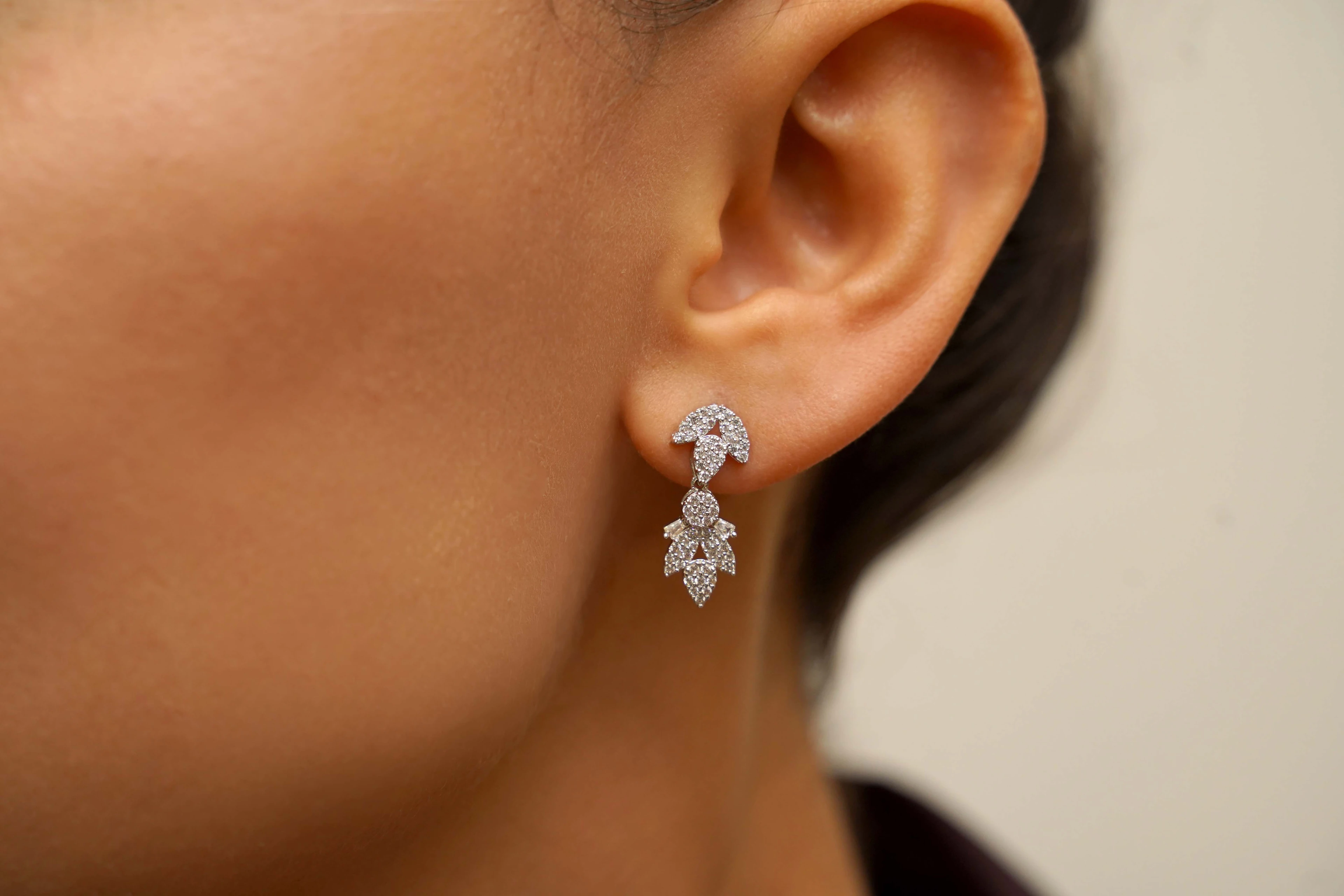 14 Ayar Altın Sıralı Yaprak Küpe