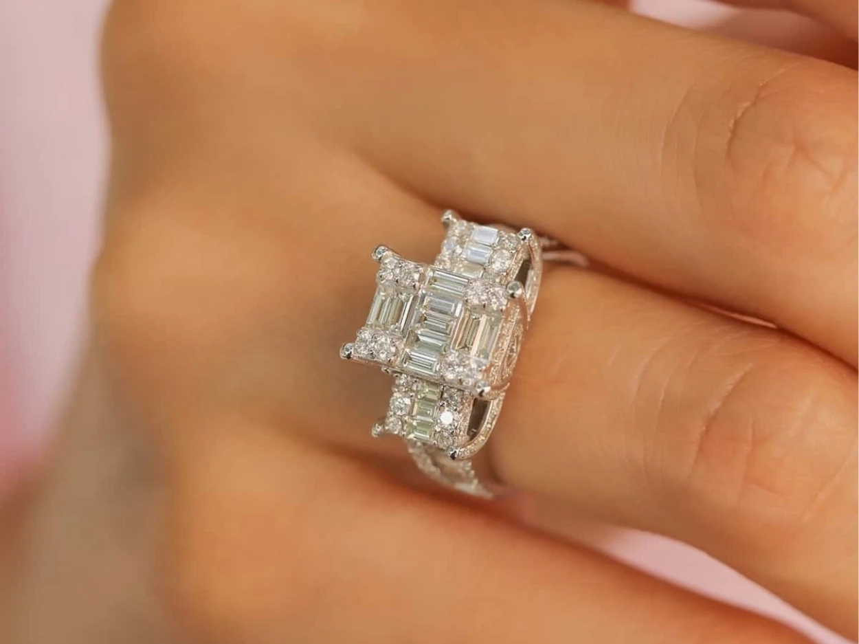 2,12 Karat Altın Pırlanta Baget Yüzük