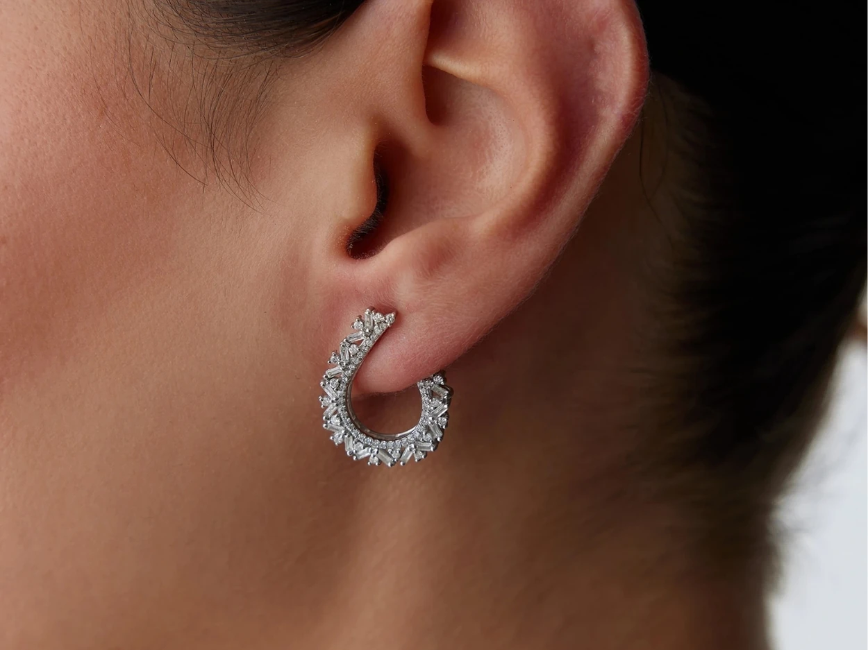 0,84 Karat Baget Pırlanta Küpe